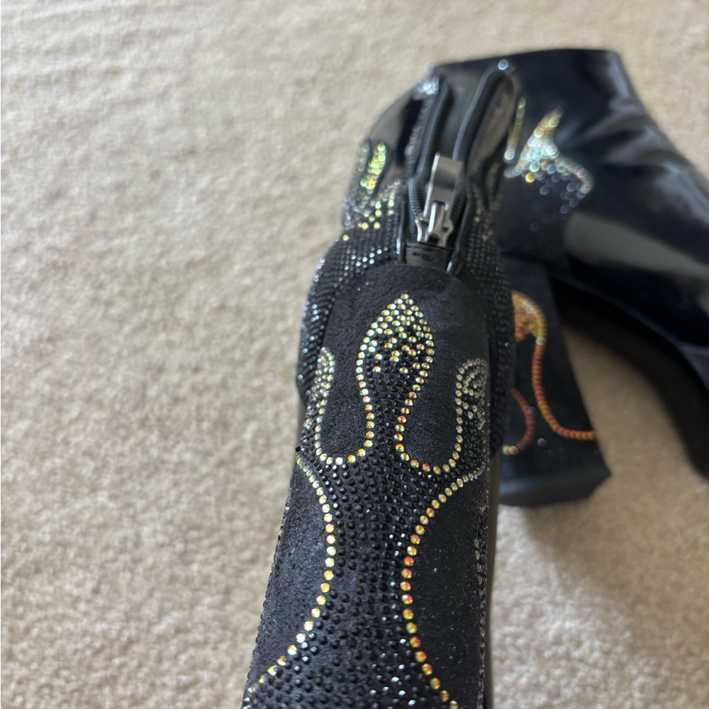 AKIRA Black Platform Boots with Multicolor Flame Design - Picture 7 of 8